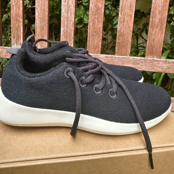 Allbirds women's black Wool Runners in box Size 6 - Picture 4 of 9